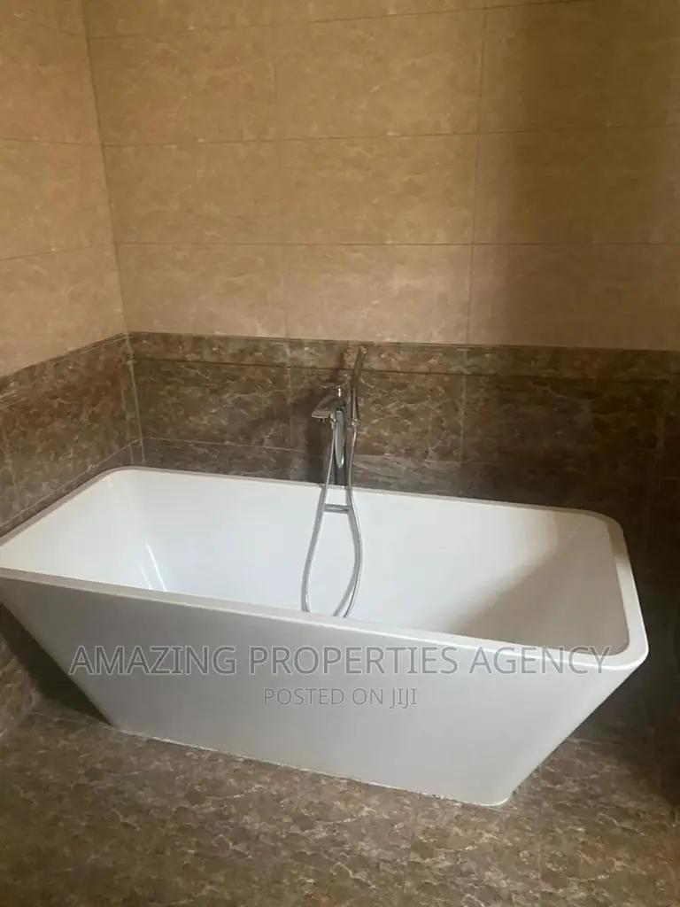 5bdrm House in Cantonments for rent