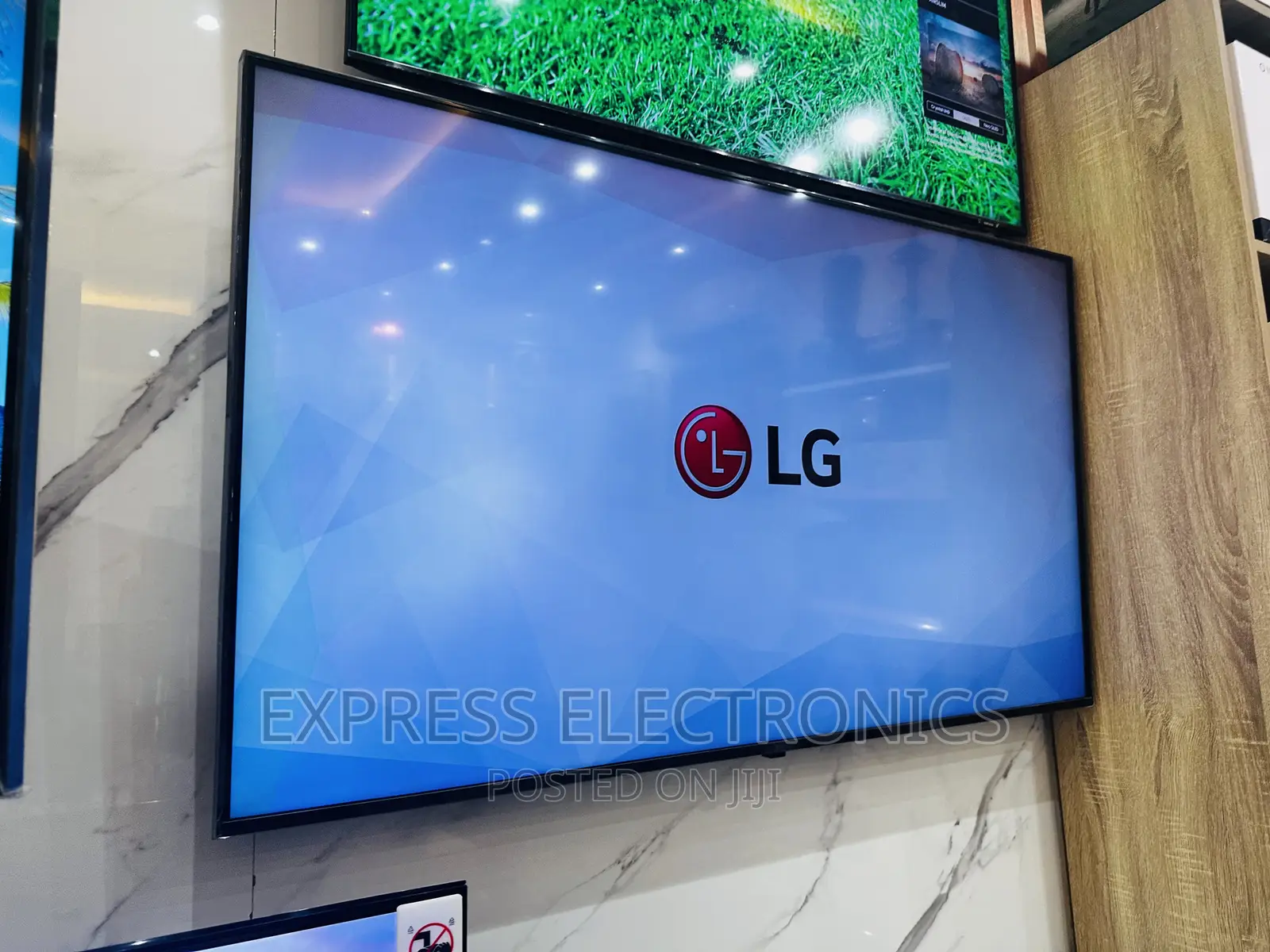 Perfect  Slim UHD Smart Screen LG 65”UR73