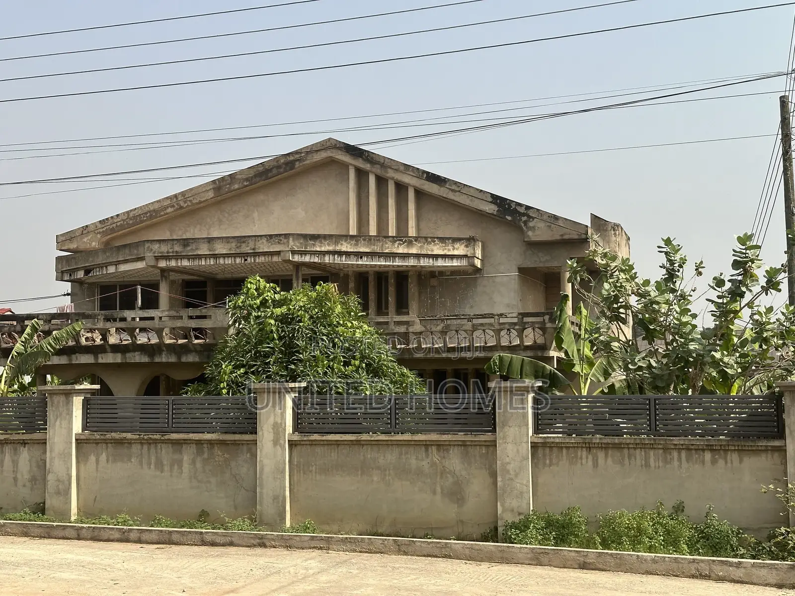 10bdrm House in Dome for sale