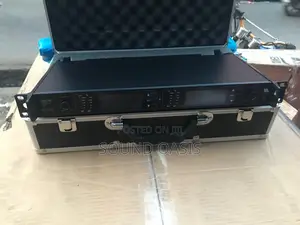 Shure AXT800 Axient Digital
Wireless Microphone System