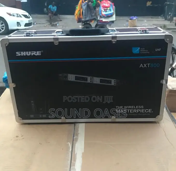 Shure AXT800 Axient Digital
Wireless Microphone System