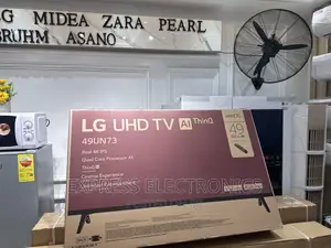 Glossy Black Slim Frameless UHD Smart 49”UN7350