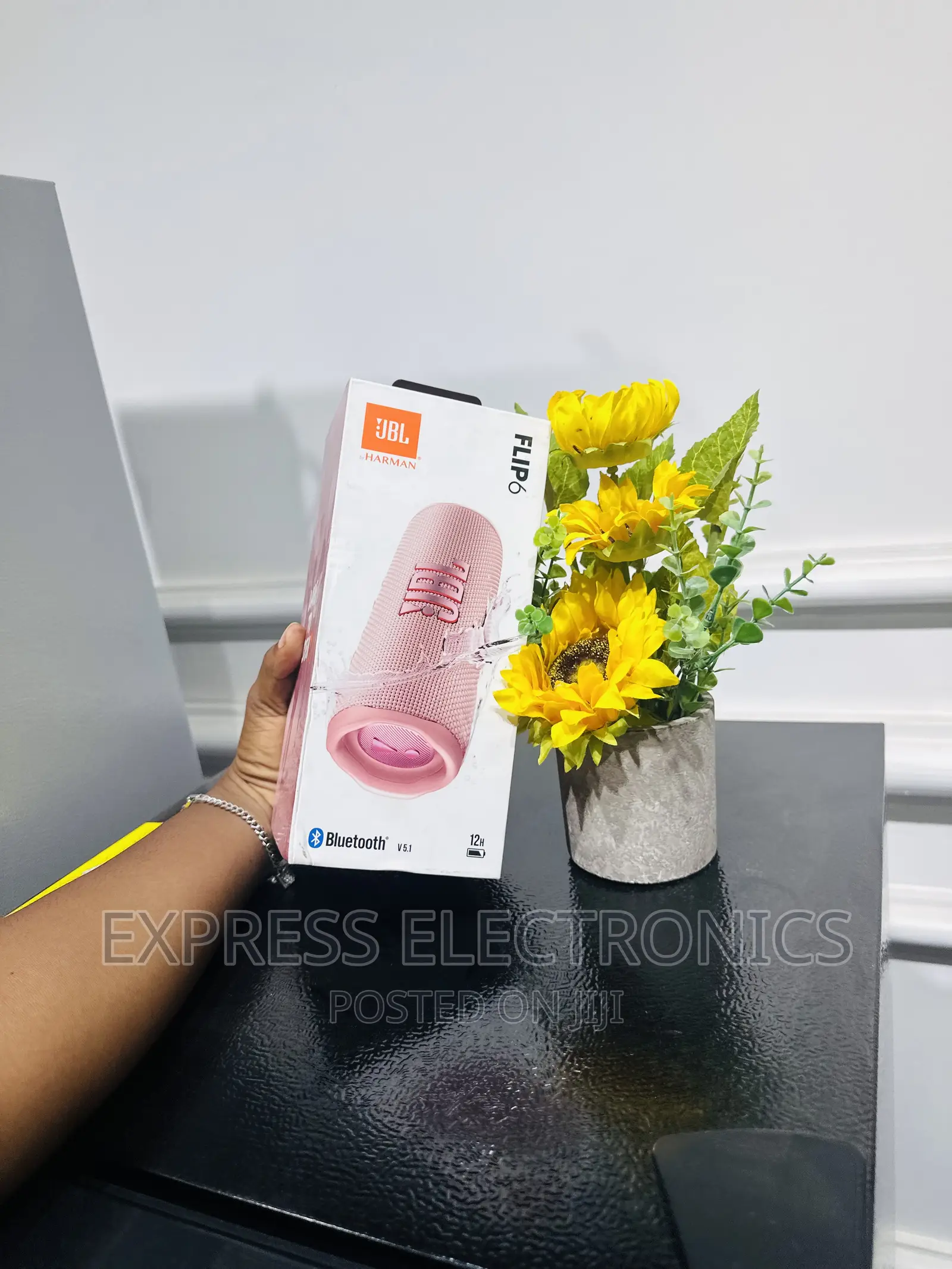 Flip 6 Chargeable Bluetooth Speaker  Gorgeous Design