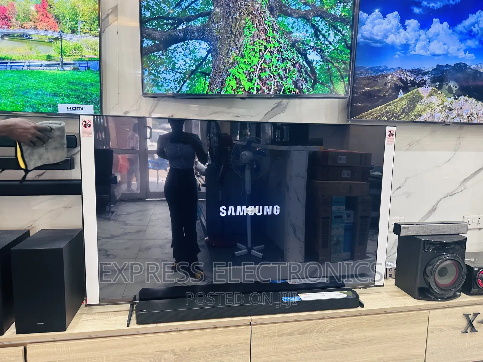 Samsung UHD Smart 75”Cu7000 Gorgeous Sleek Design