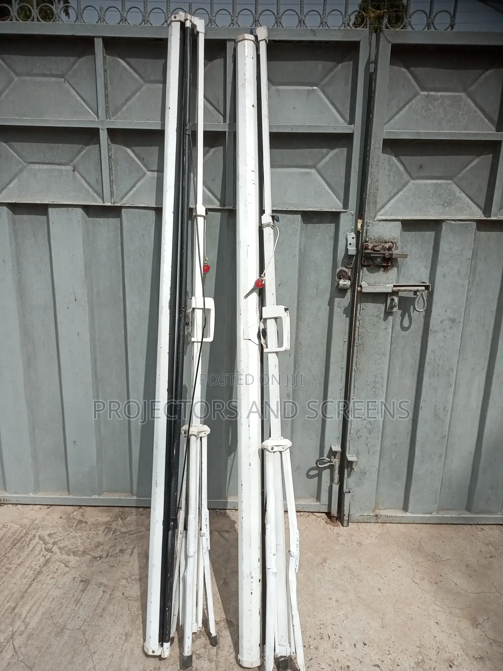 Tripod Projector Screen Rent