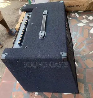 Roland Kc-550 Stereo Mixing Keyboard Amplifier