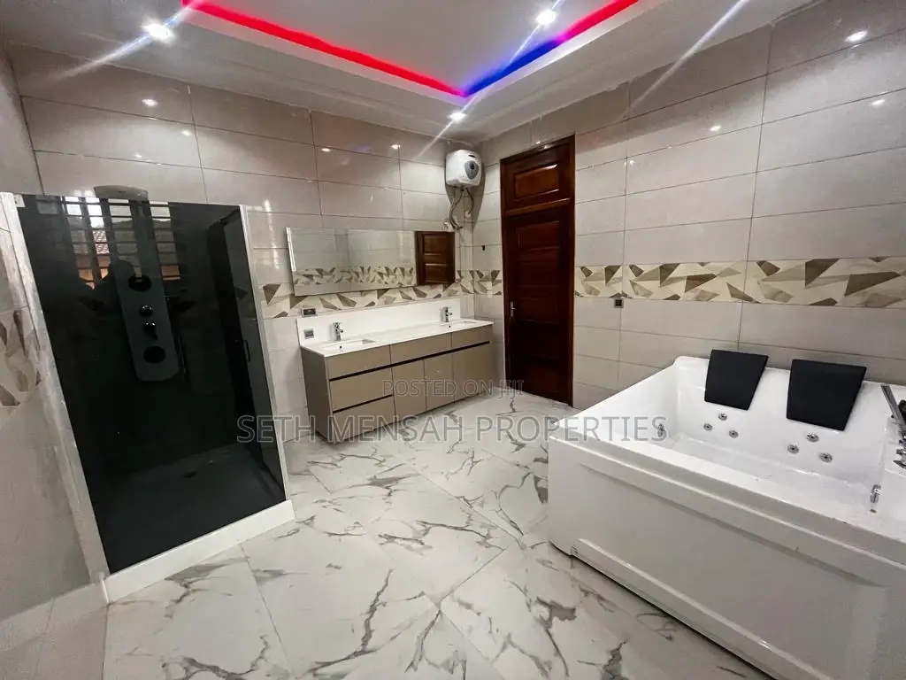 4bdrm Mansion in Skm, East Legon for sale