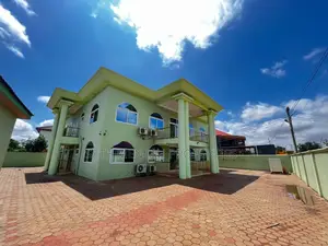 6bdrm House in Skm, East Legon for sale
