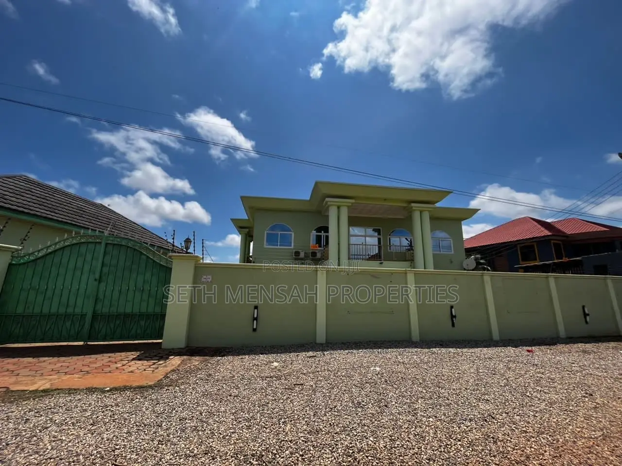 6bdrm House in Skm, East Legon for sale
