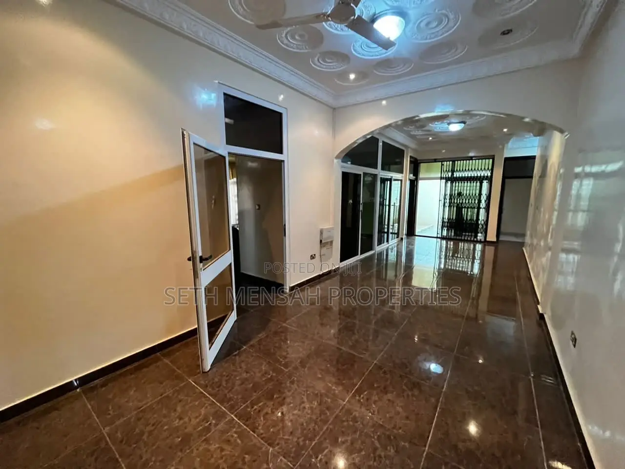 6bdrm House in Skm, East Legon for sale