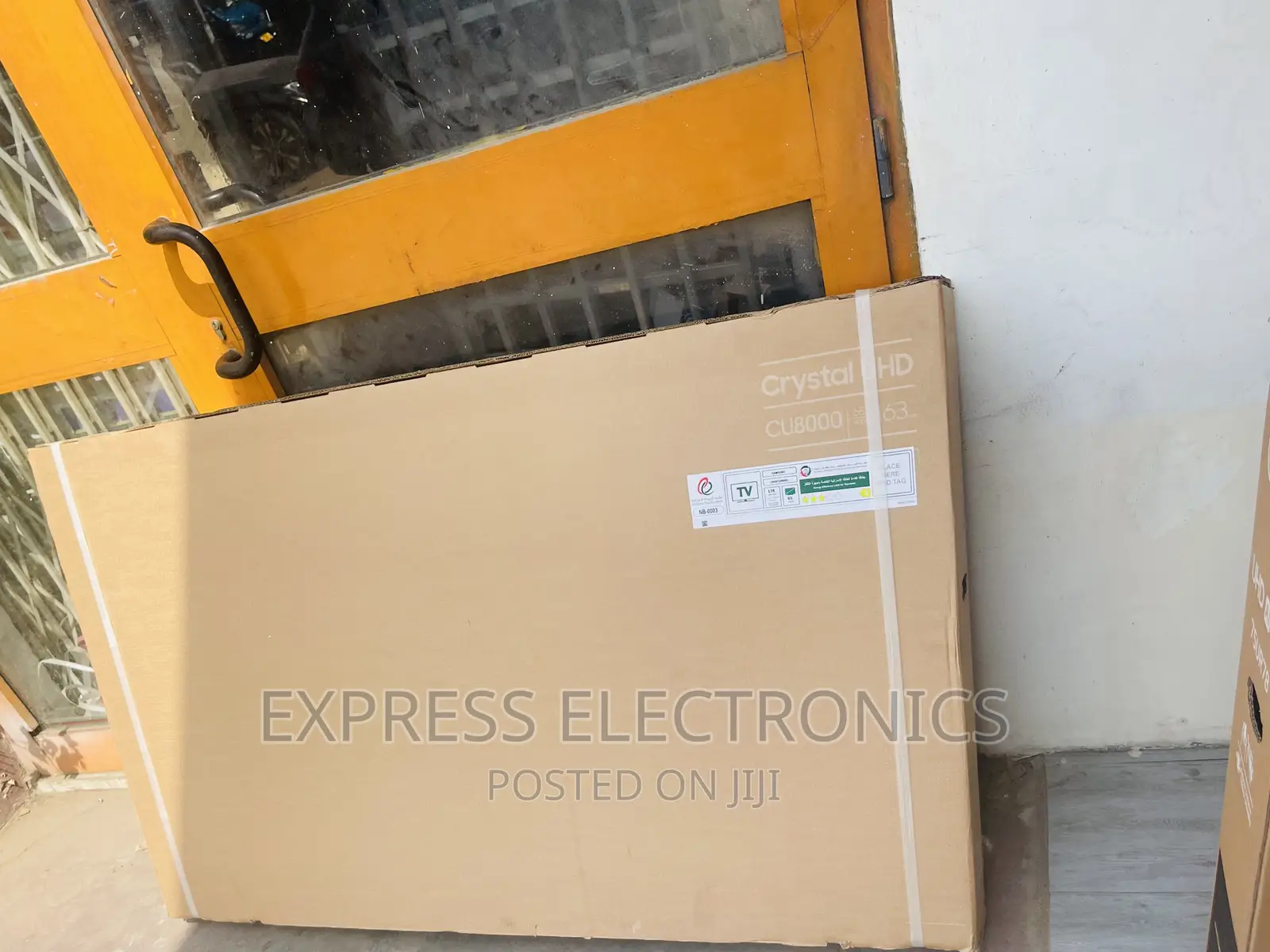 Samsung UHD Smart 65”Cu8000 Glossy LED Screen 