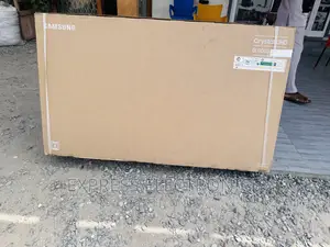 Samsung Uhd Smart 55”Au7000 Glossy Screen Led