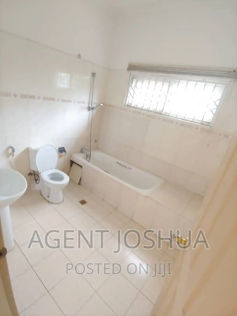 3bdrm House in Regimanuel Diamond, Spintex for rent