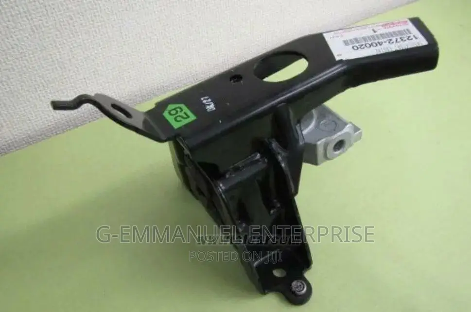 TOYOTA Vitz Engine Seat Left . Original Parts Only.