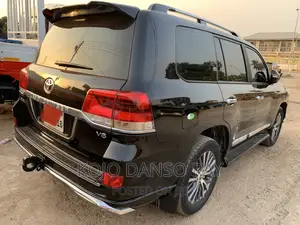 Toyota Land Cruiser for Rent