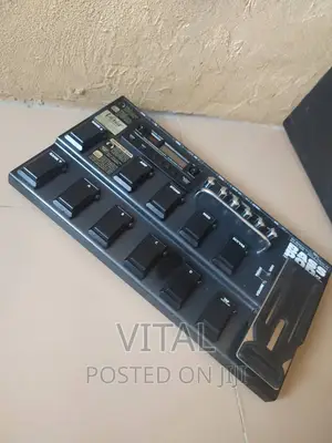 Bass Guitar Effects Pedal /Line6 Bass Pod Xt Live Pro
