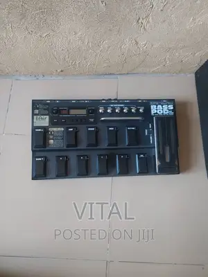 Bass Guitar Effects Pedal /Line6 Bass Pod Xt Live Pro