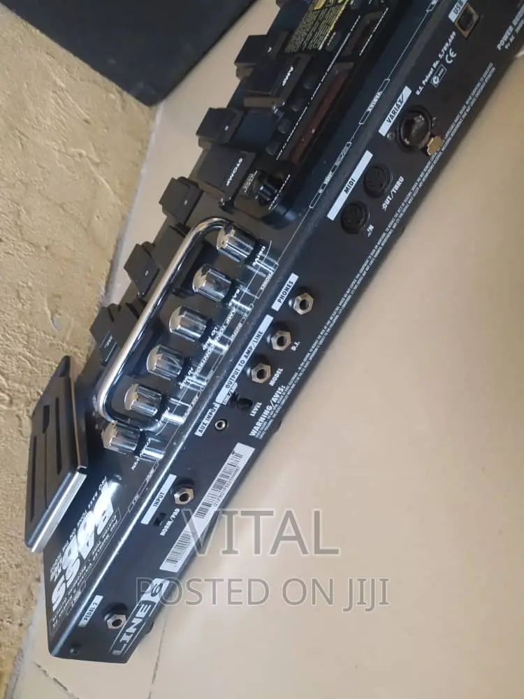 Bass Guitar Effects Pedal /Line6 Bass Pod Xt Live Pro