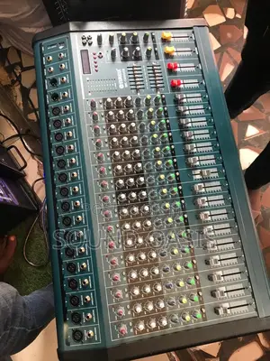 Yamaha MK-1600USB
16‐Channel Compact Power‐Mixer