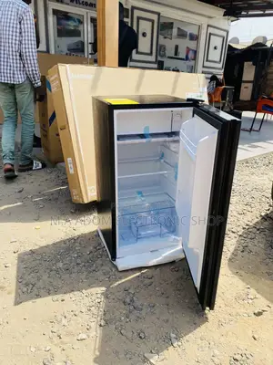 Sleek Designed Pearl PF-109 Single Door Table Top Fridge 
