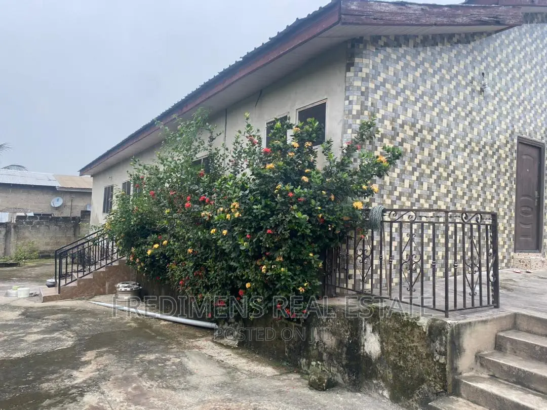 6bdrm House in Fredimens Real, Kumasi Metropolitan for sale