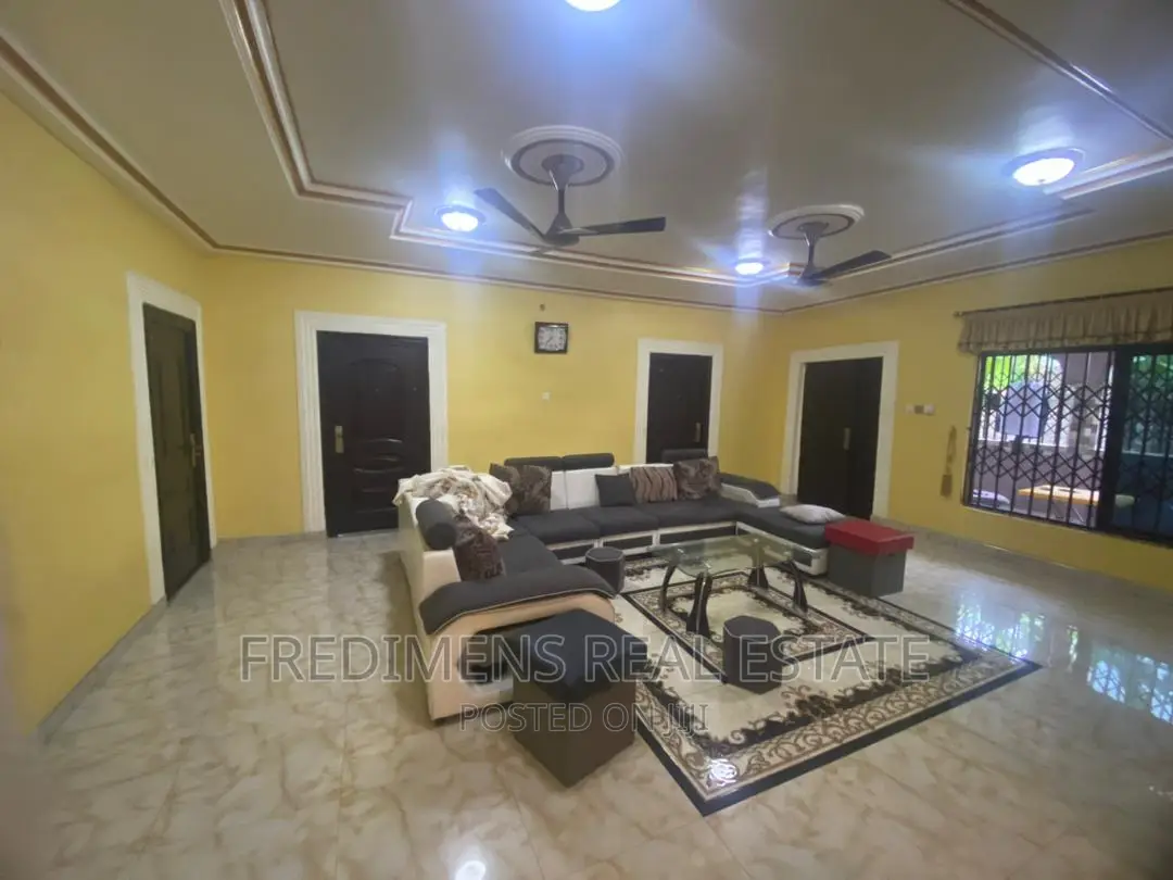 6bdrm House in Fredimens Real, Kumasi Metropolitan for sale