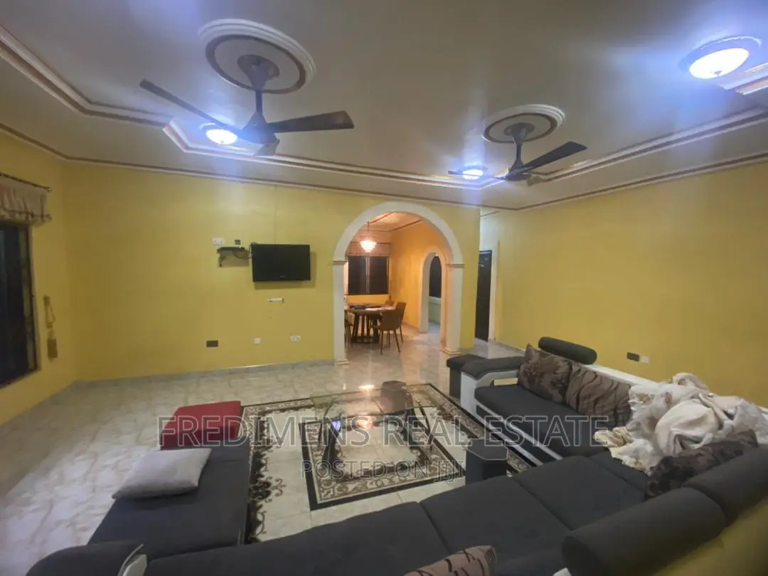 6bdrm House in Fredimens Real, Kumasi Metropolitan for sale