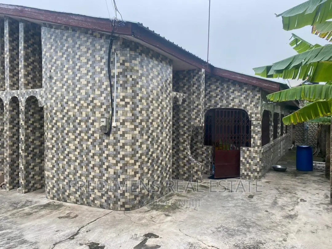 6bdrm House in Fredimens Real, Kumasi Metropolitan for sale