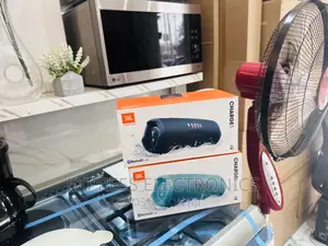 Very Lovely Sleek Black JBL Bluetooth Speaker Charge 5