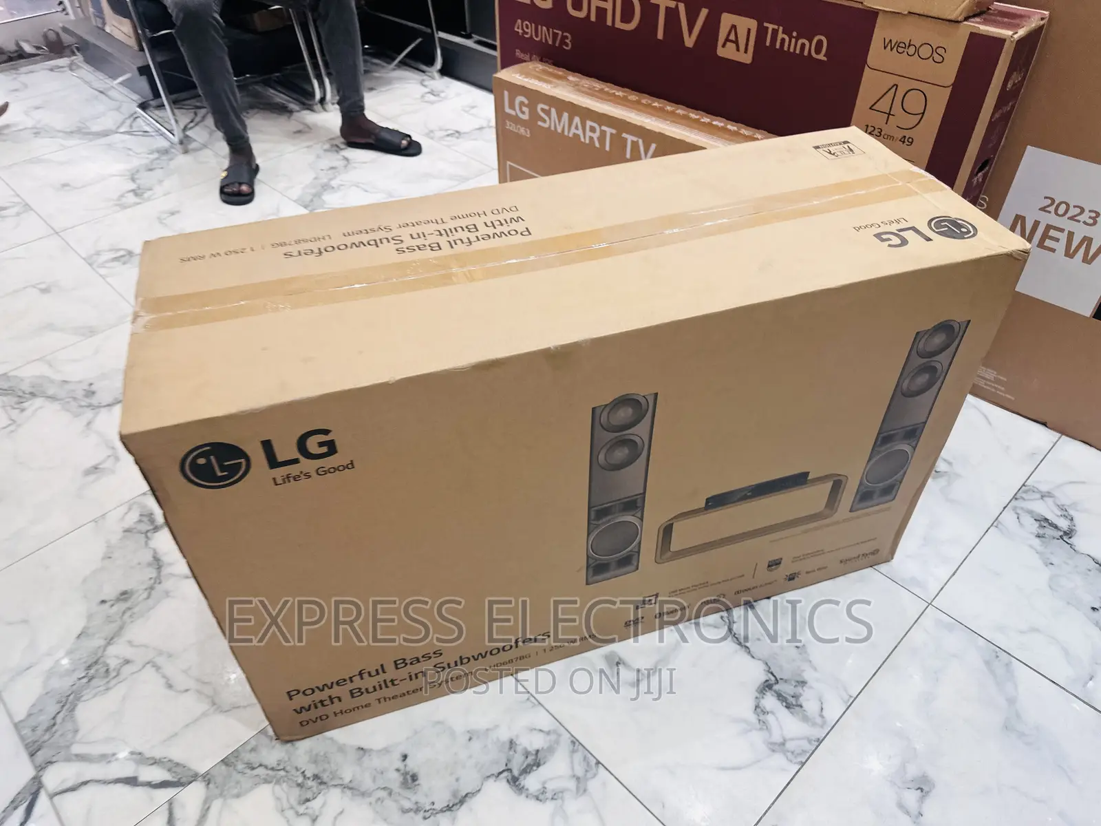Dual Subwoofer  Home Theater LG LHD687
