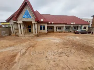 Furnished 10bdrm House in Top Boat Estate, Kumasi Metropolitan for sale