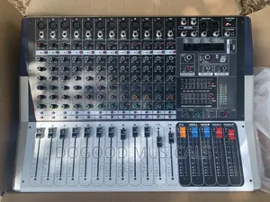 Yamaha KV120 Professional 12channel Powered Mixer
