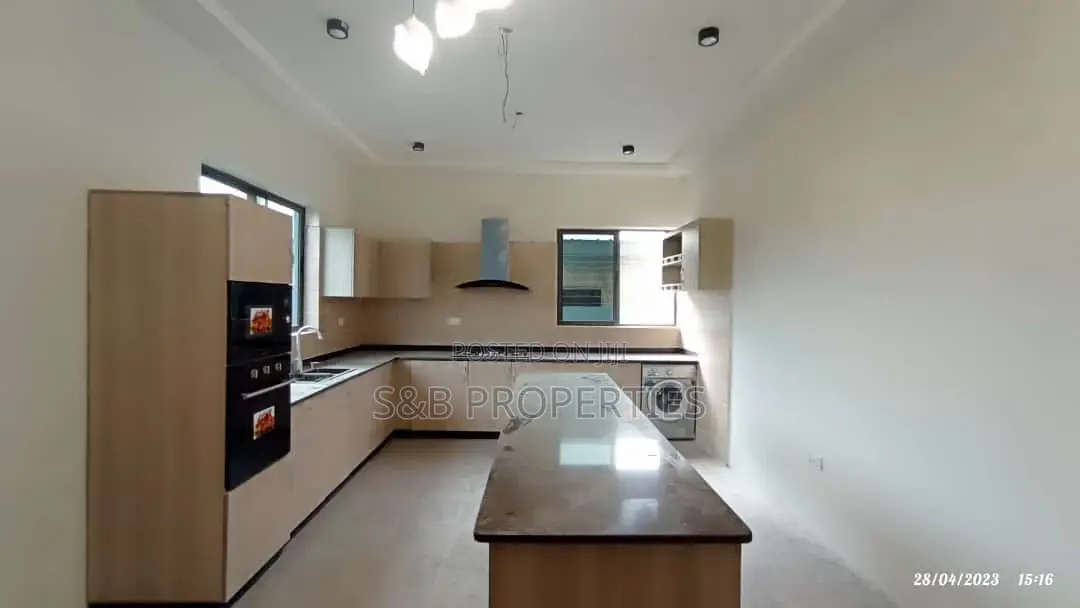 4bdrm House in Oyarifa for sale