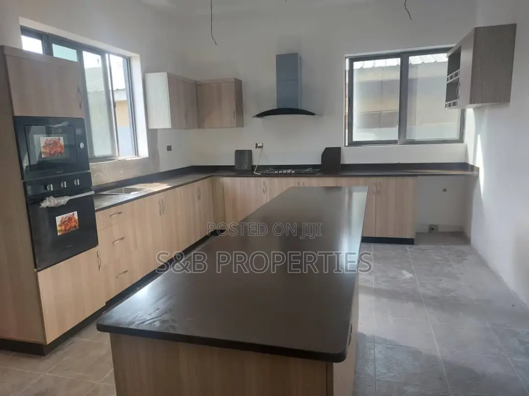 4bdrm House in Oyarifa for sale