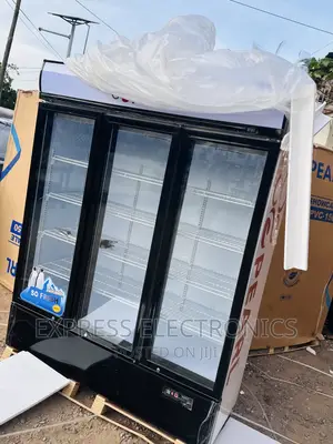 Beautiful  New Three Doors Pearl PVC -150 Display Fridge