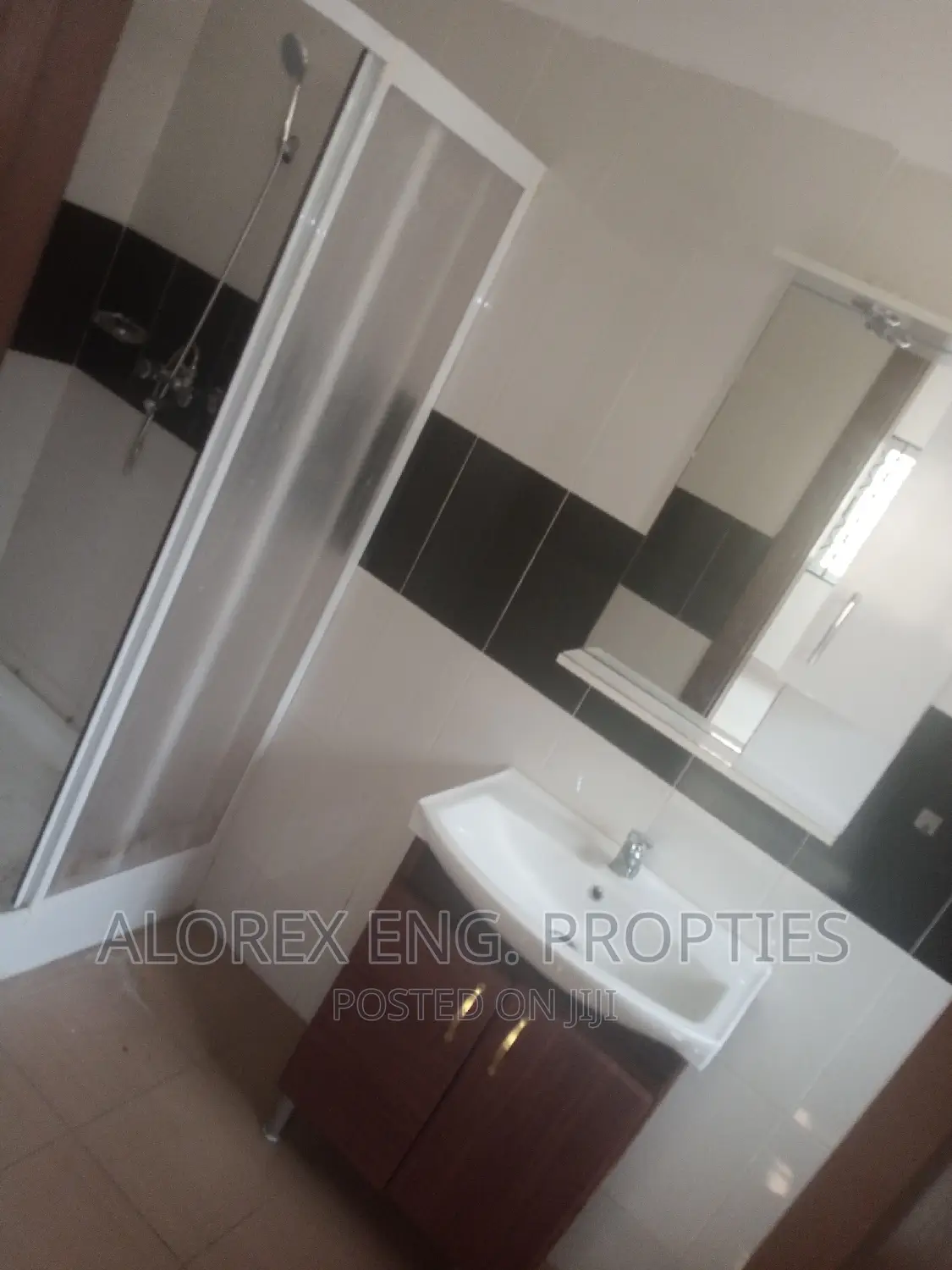 3bdrm House in $550 Ghana Flag, Oyarifa for rent