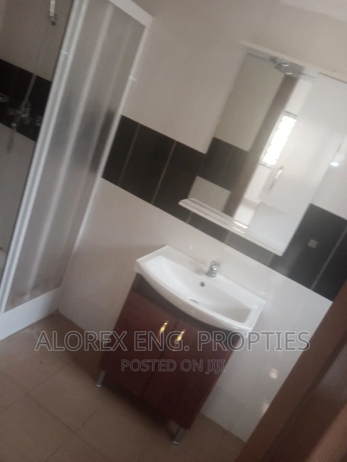 3bdrm House in $550 Ghana Flag, Oyarifa for rent