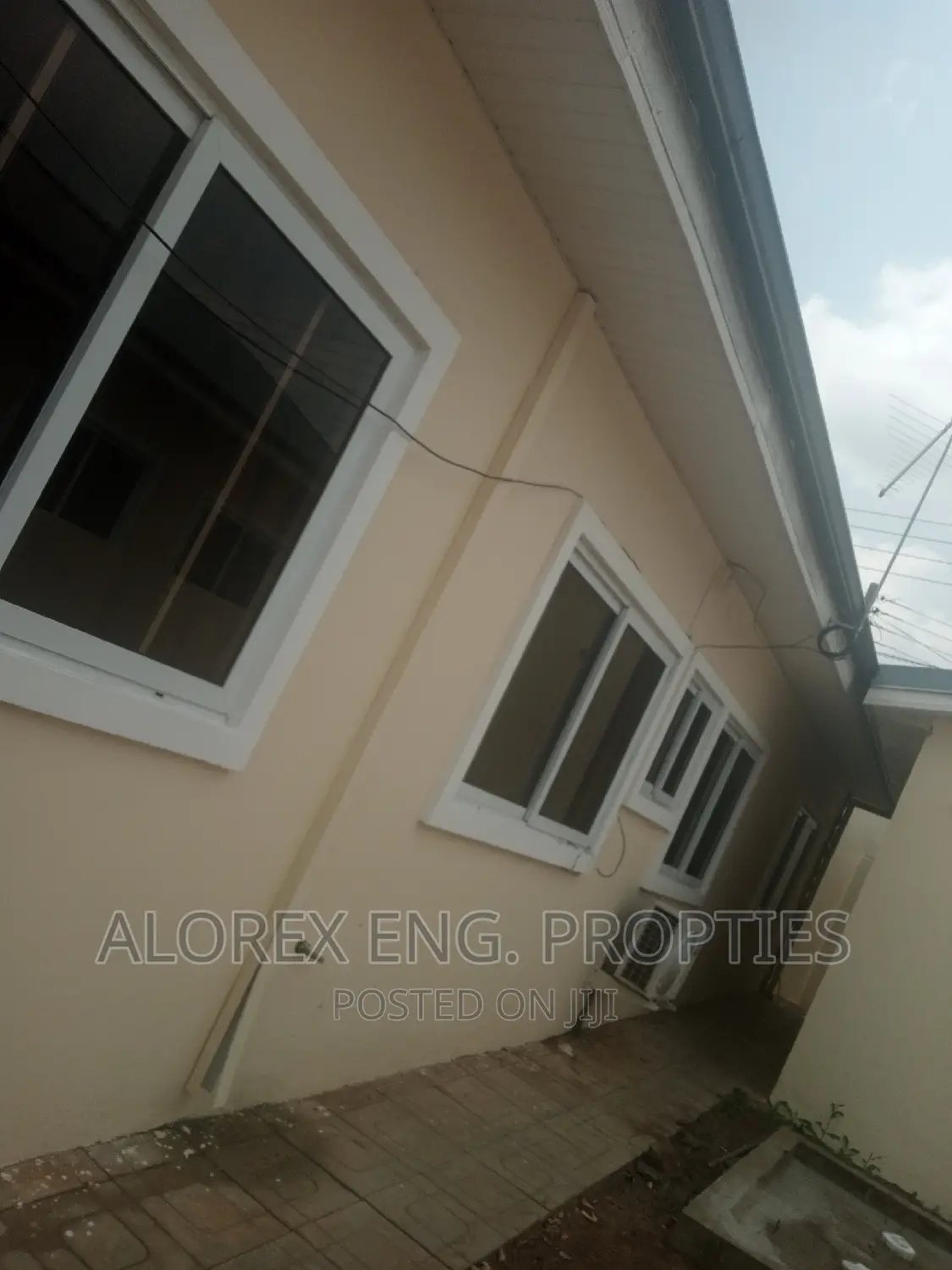 3bdrm House in $550 Ghana Flag, Oyarifa for rent