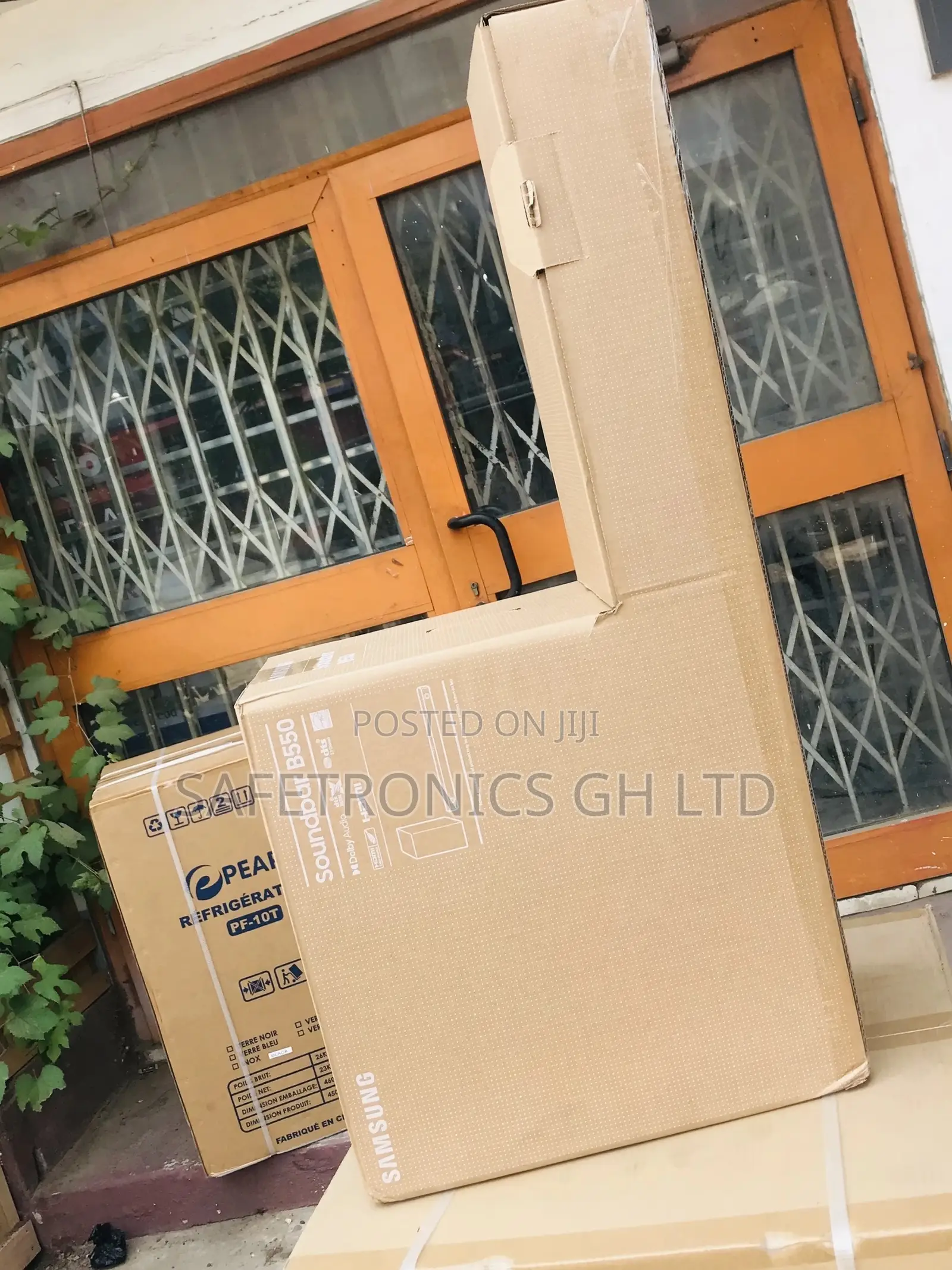 Durable Samsung Black Bluetooth B550 Wireless Soundbar