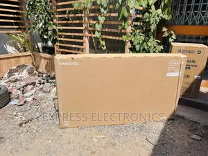 UHD Smart Glossy Samsung Dynamic Color Display 65”Cu8000