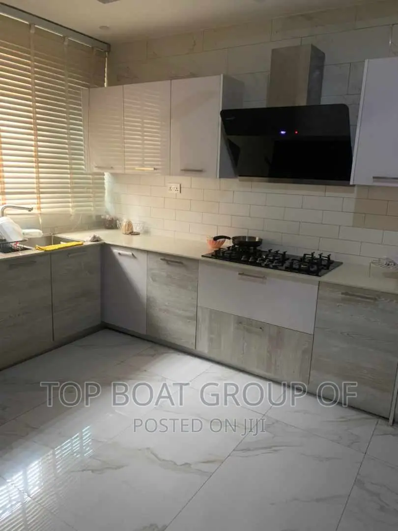 Furnished 5bdrm House in Top Boat Estate, Kumasi Metropolitan for sale
