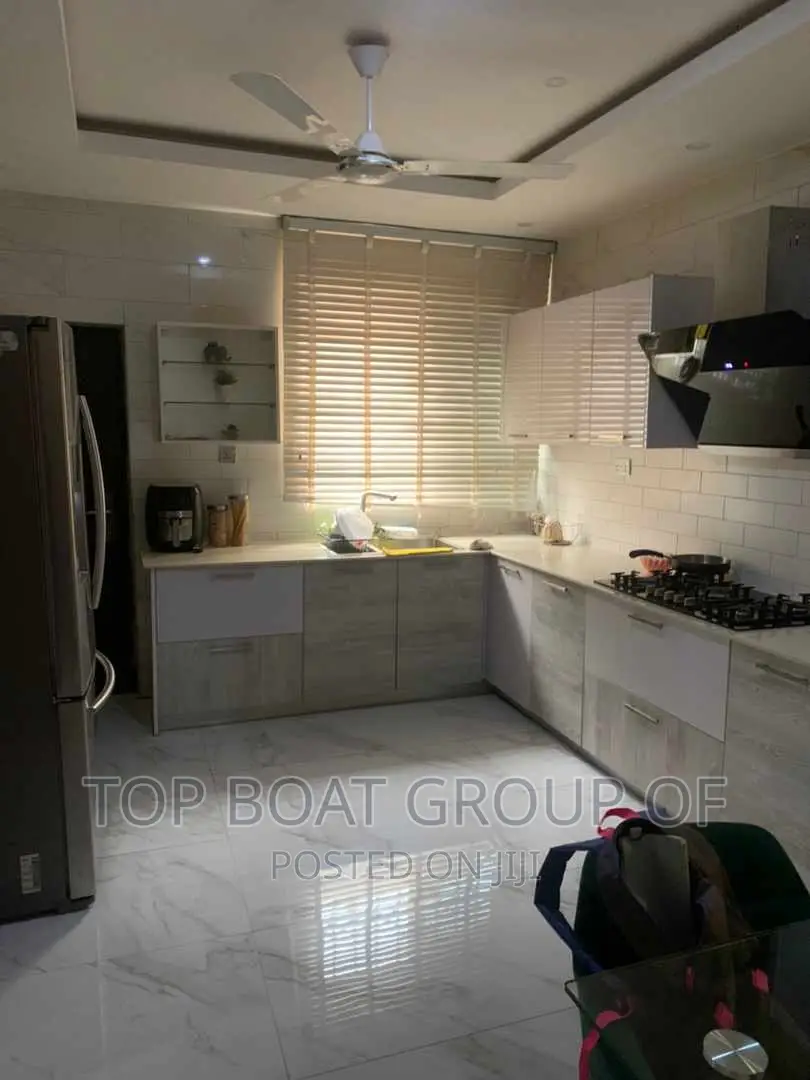 Furnished 5bdrm House in Top Boat Estate, Kumasi Metropolitan for sale