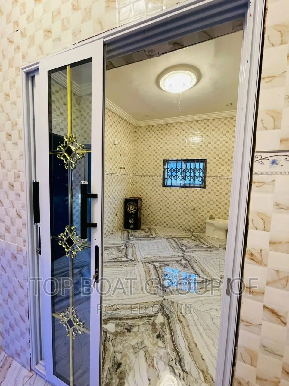 Furnished 8bdrm House in Top Boat Estate, Kumasi Metropolitan for sale