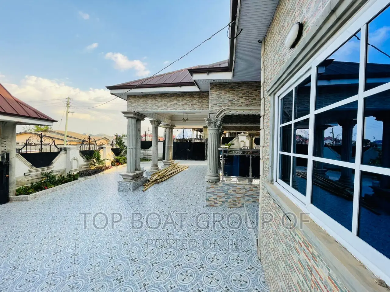 Furnished 8bdrm House in Top Boat Estate, Kumasi Metropolitan for sale