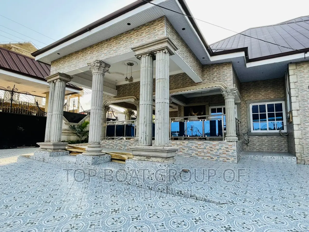Furnished 8bdrm House in Top Boat Estate, Kumasi Metropolitan for sale