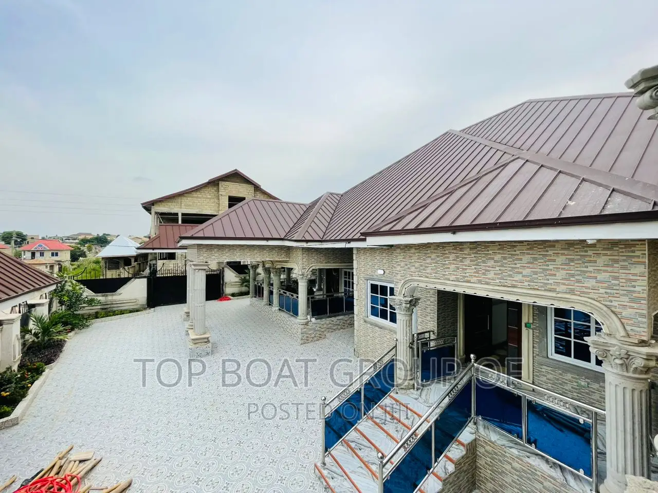 Furnished 8bdrm House in Top Boat Estate, Kumasi Metropolitan for sale