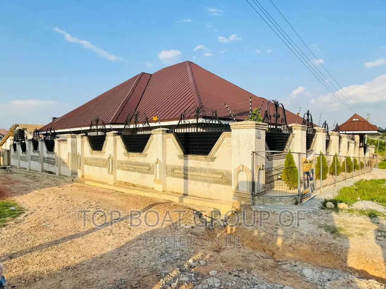 Furnished 8bdrm House in Top Boat Estate, Kumasi Metropolitan for sale