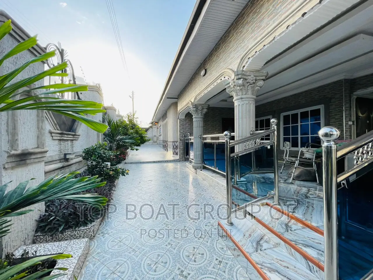 Furnished 8bdrm House in Top Boat Estate, Kumasi Metropolitan for sale