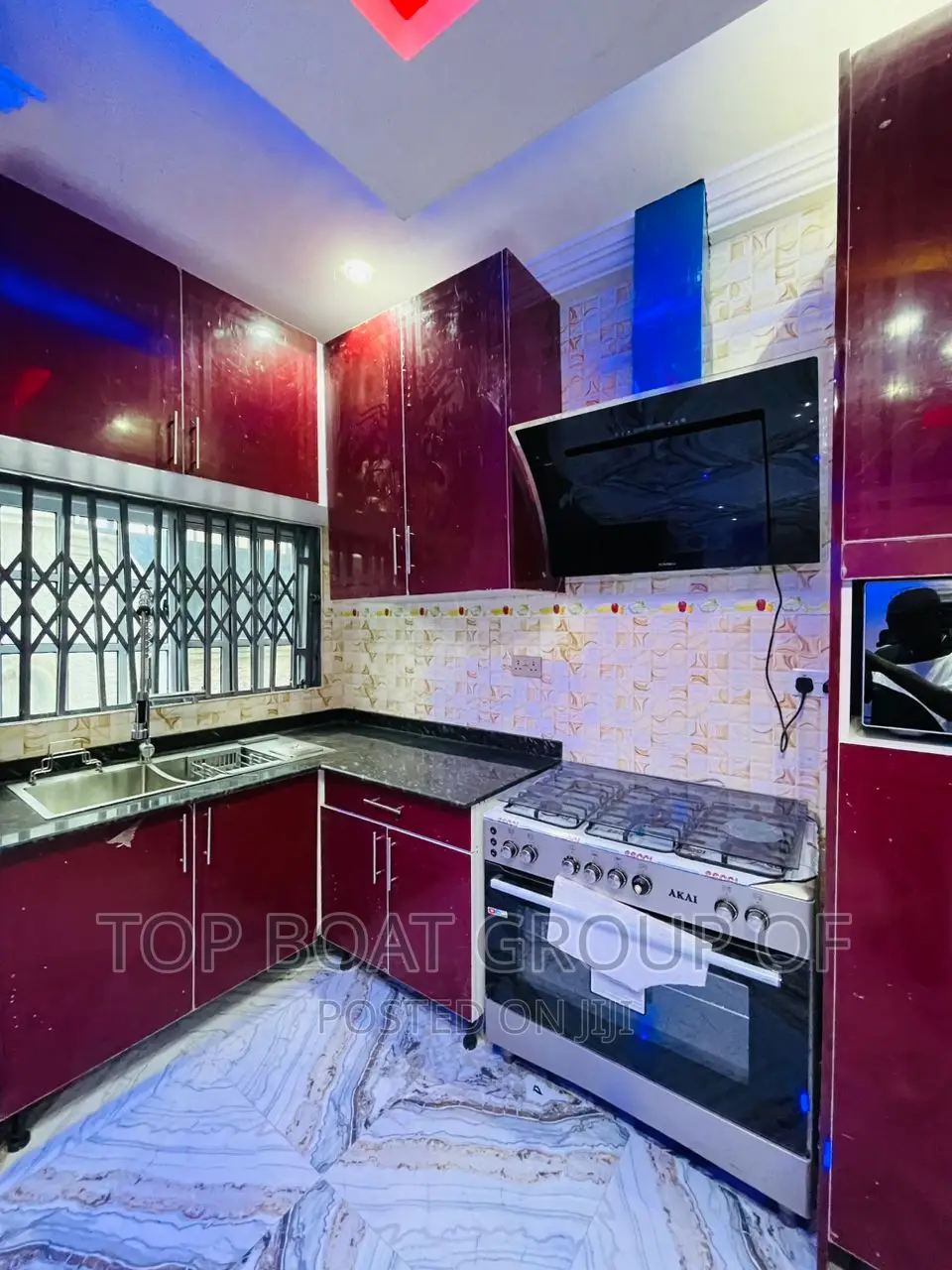 Furnished 8bdrm House in Top Boat Estate, Kumasi Metropolitan for sale