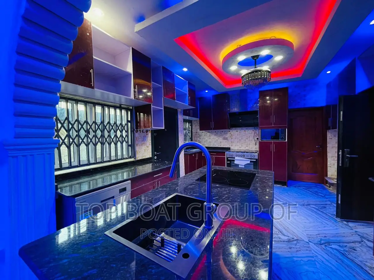 Furnished 8bdrm House in Top Boat Estate, Kumasi Metropolitan for sale